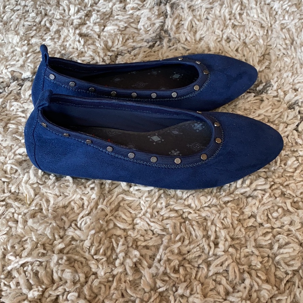 Flats - Picture 2 of 5